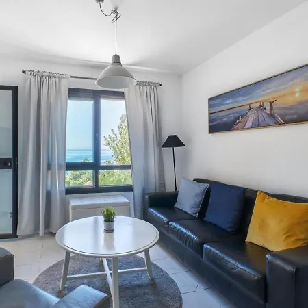 3 Pool View, Terrace, Garden Apartment *